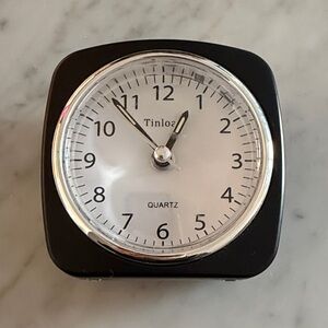 Tinload Black and Silver Desk Clock - Battery Powered